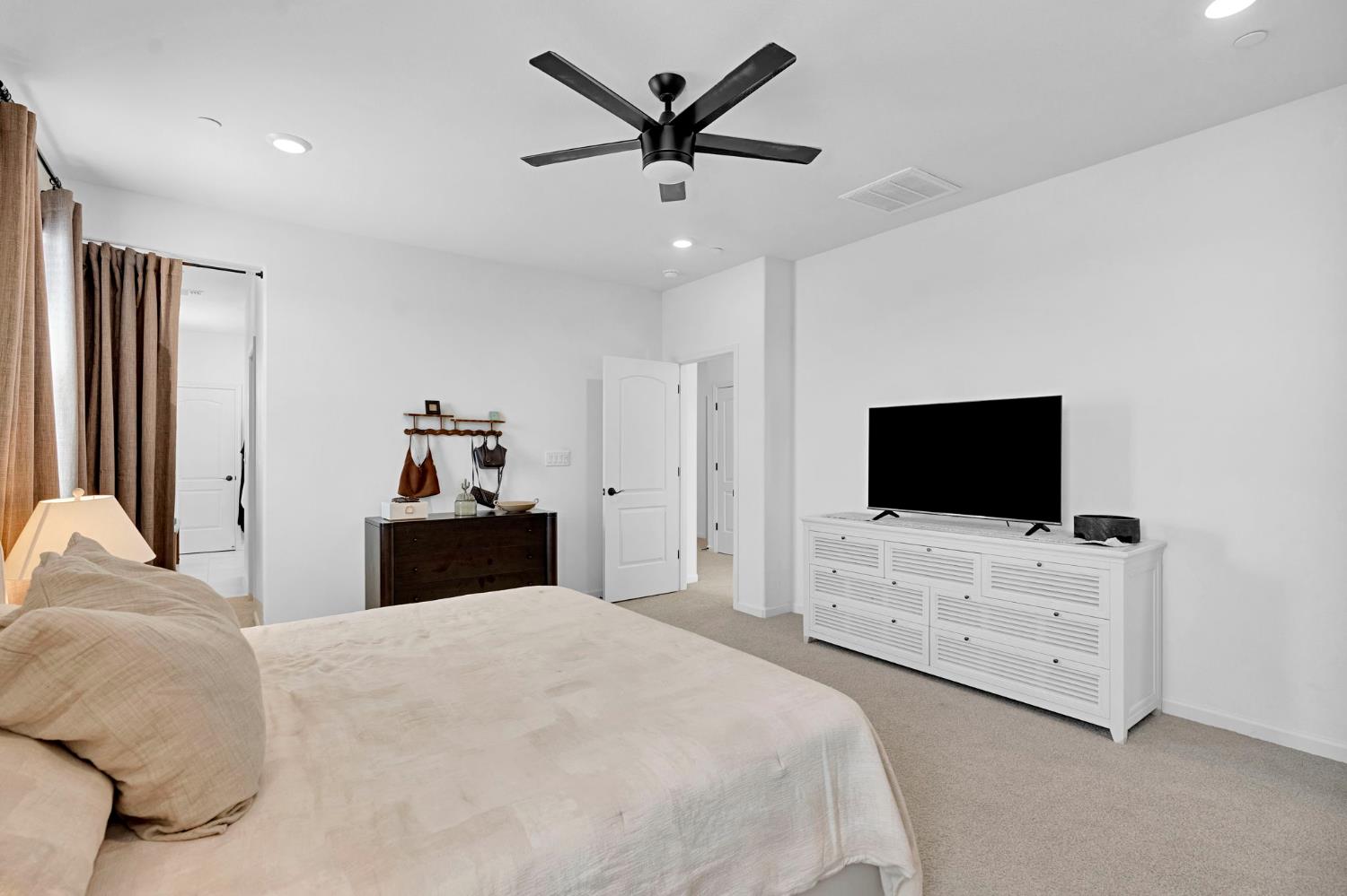 534 Laurel Crest Ave, Madera, CA 93636