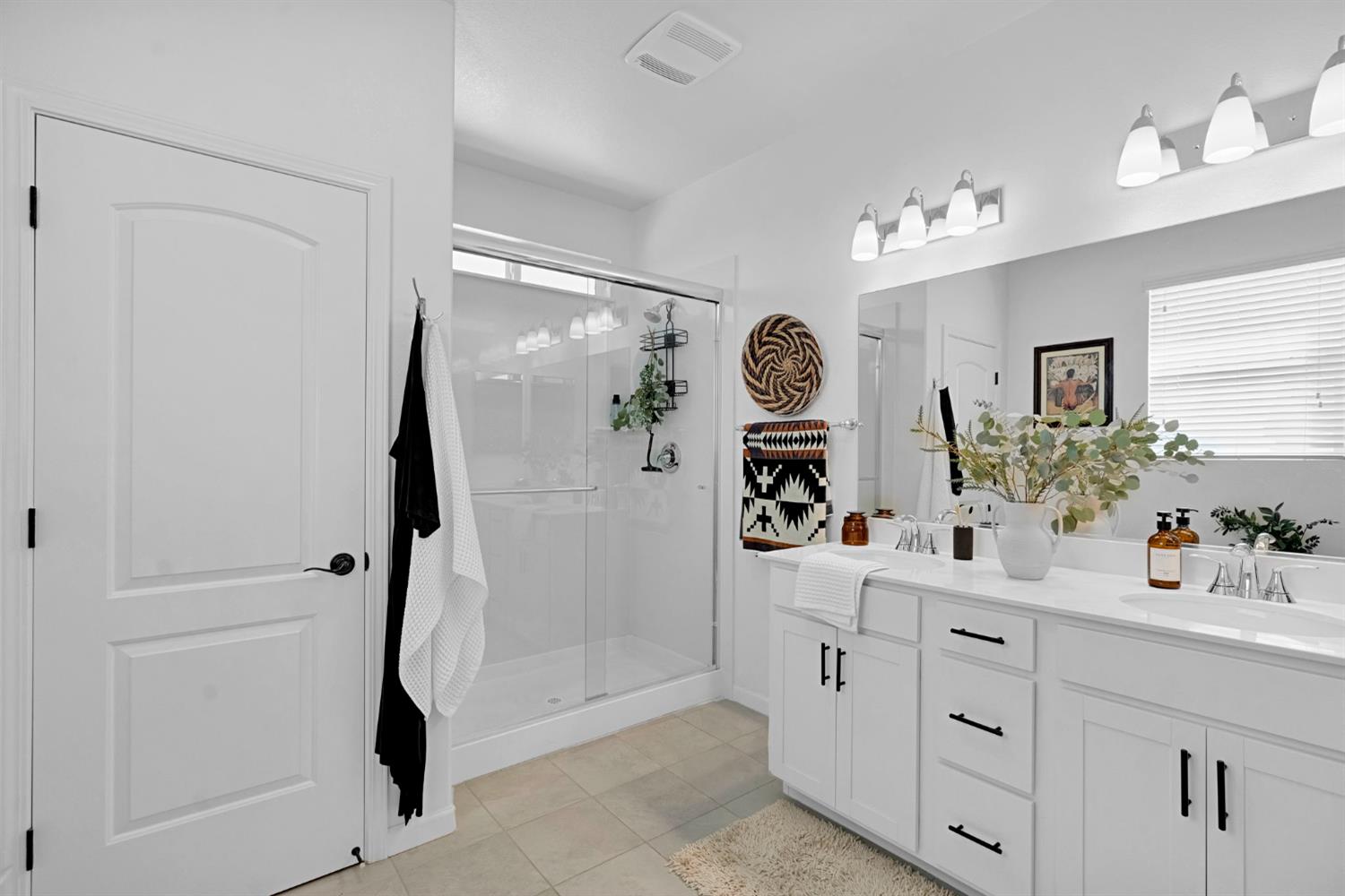 534 Laurel Crest Ave, Madera, CA 93636