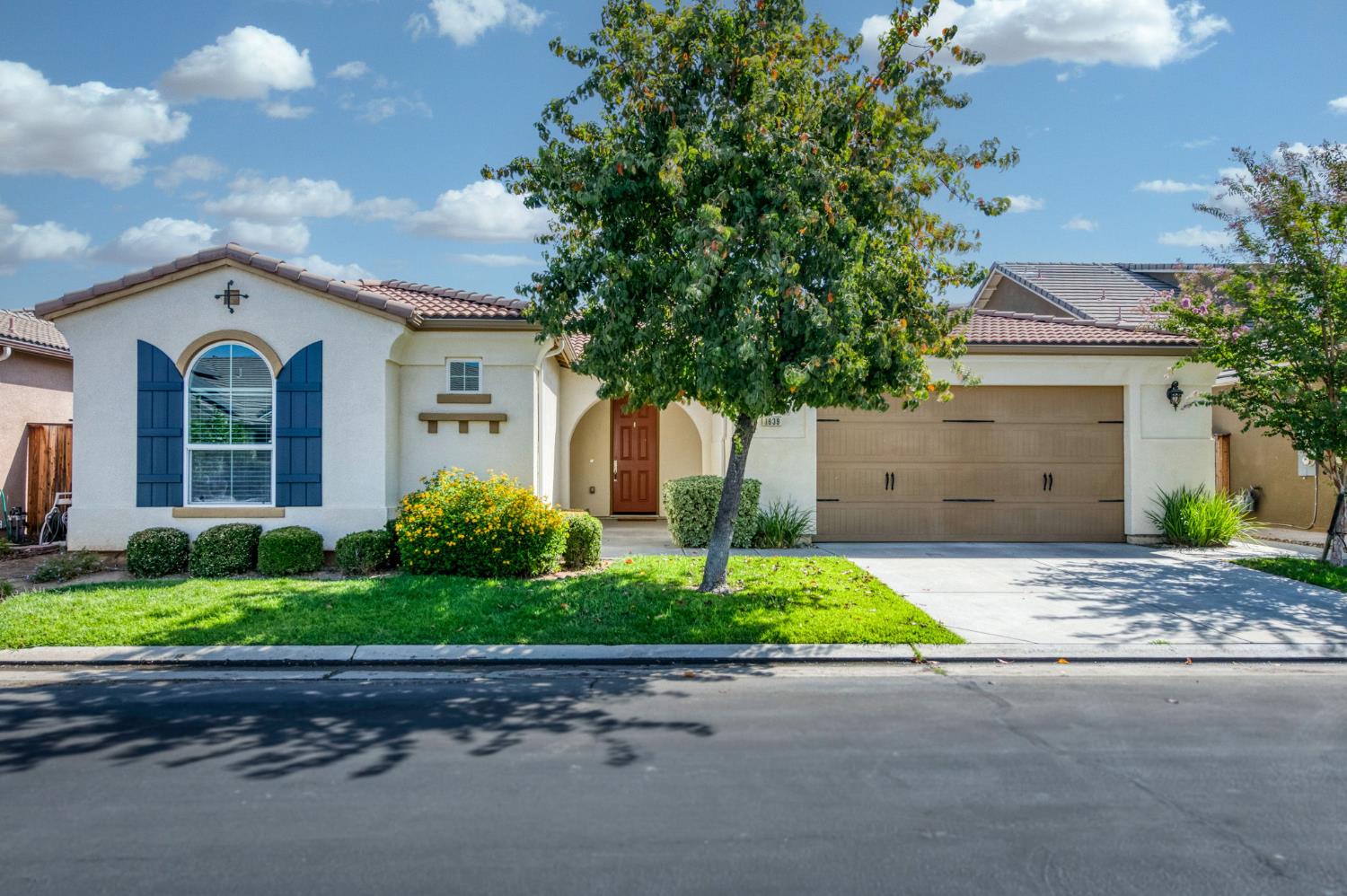 1639 N Piccadilly Ln, Clovis, CA 93619