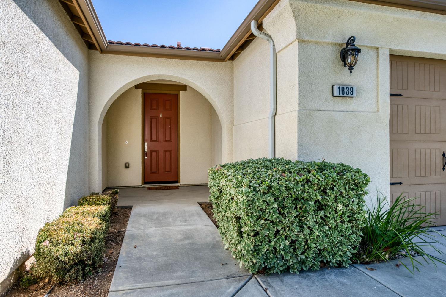 1639 N Piccadilly Ln, Clovis, CA 93619