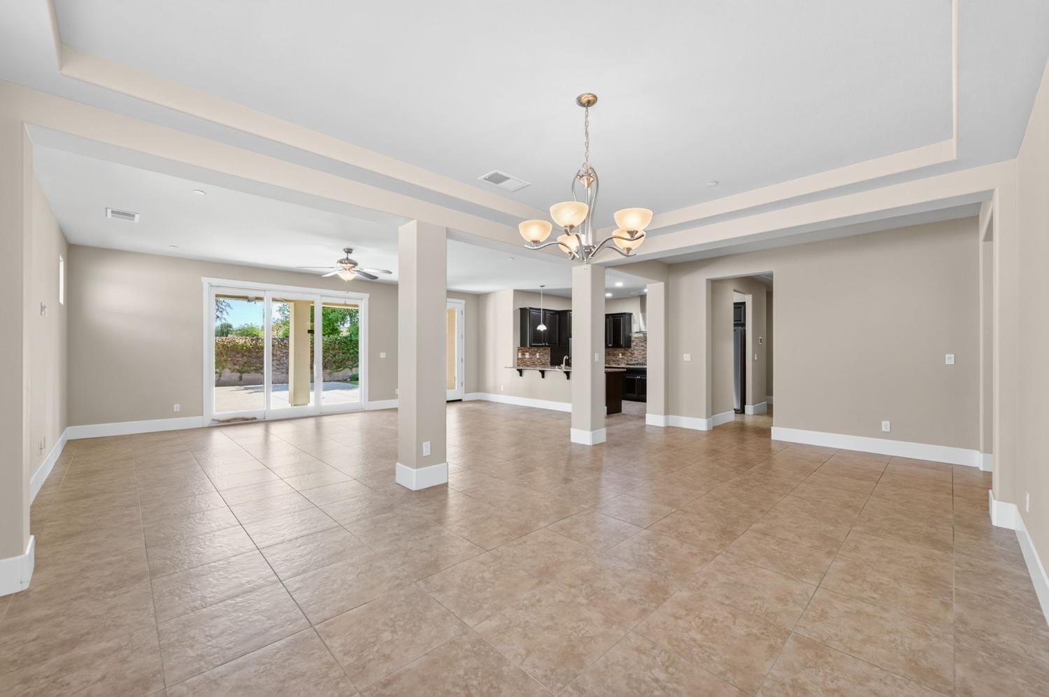 1639 N Piccadilly Ln, Clovis, CA 93619