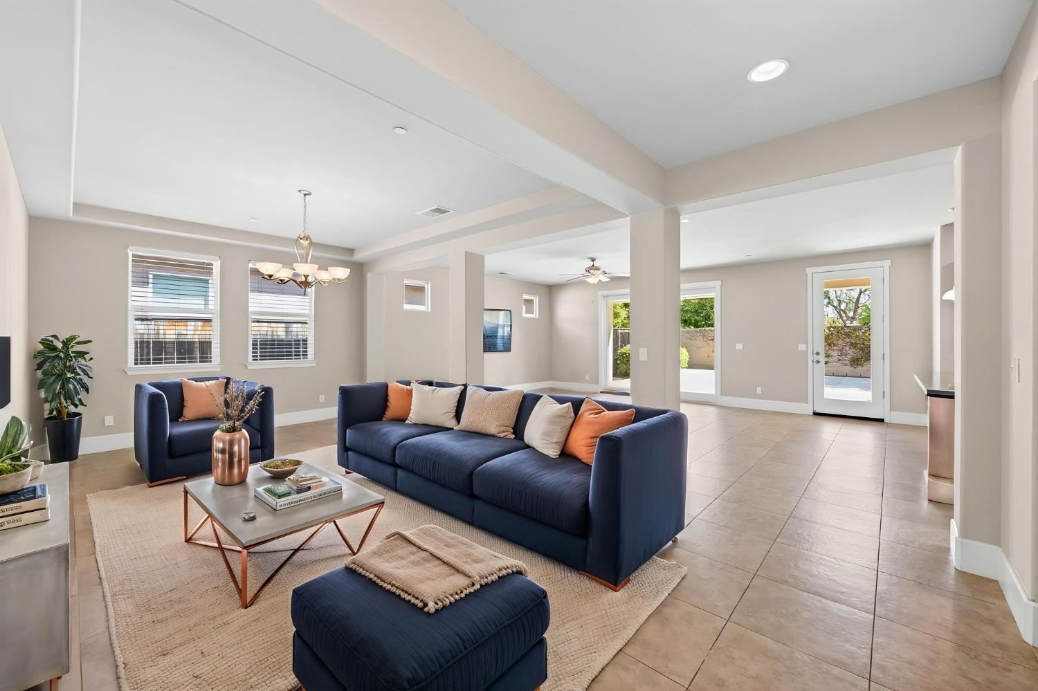 1639 N Piccadilly Ln, Clovis, CA 93619