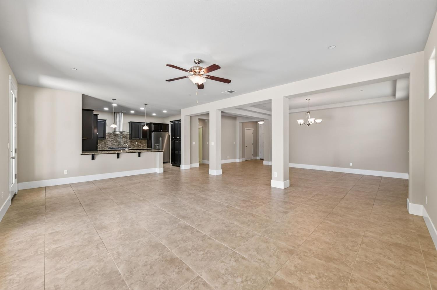 1639 N Piccadilly Ln, Clovis, CA 93619