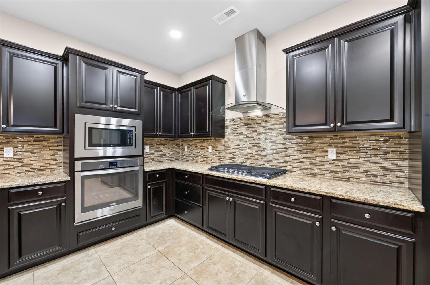 1639 N Piccadilly Ln, Clovis, CA 93619