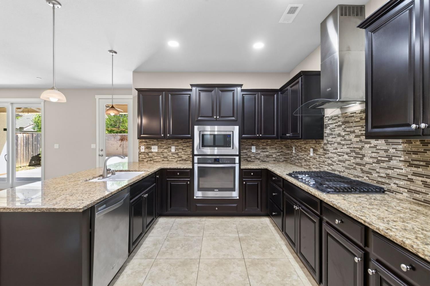 1639 N Piccadilly Ln, Clovis, CA 93619