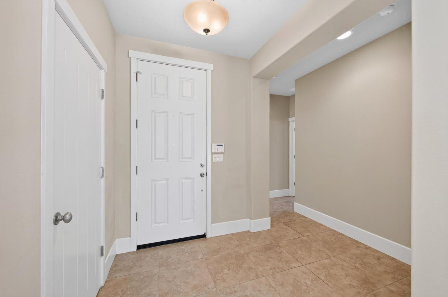 1639 N Piccadilly Ln, Clovis, CA 93619