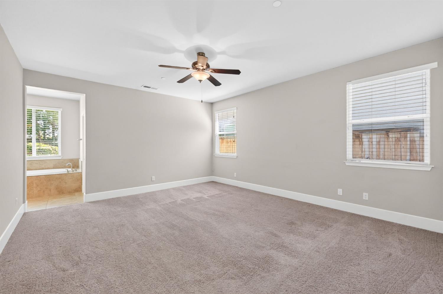 1639 N Piccadilly Ln, Clovis, CA 93619