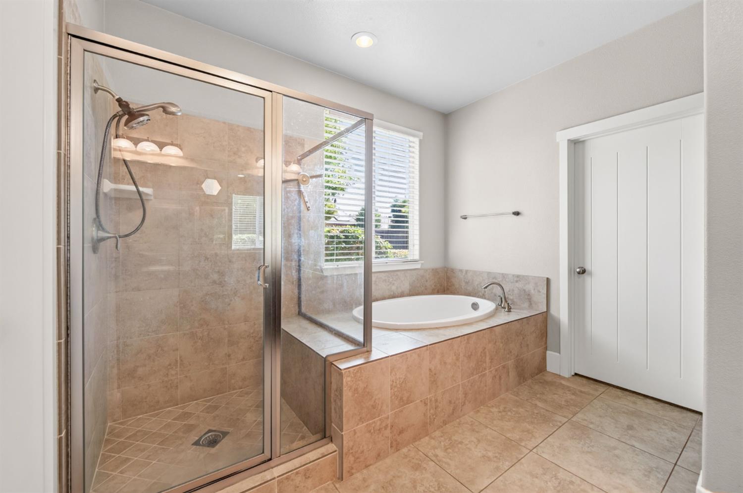 1639 N Piccadilly Ln, Clovis, CA 93619