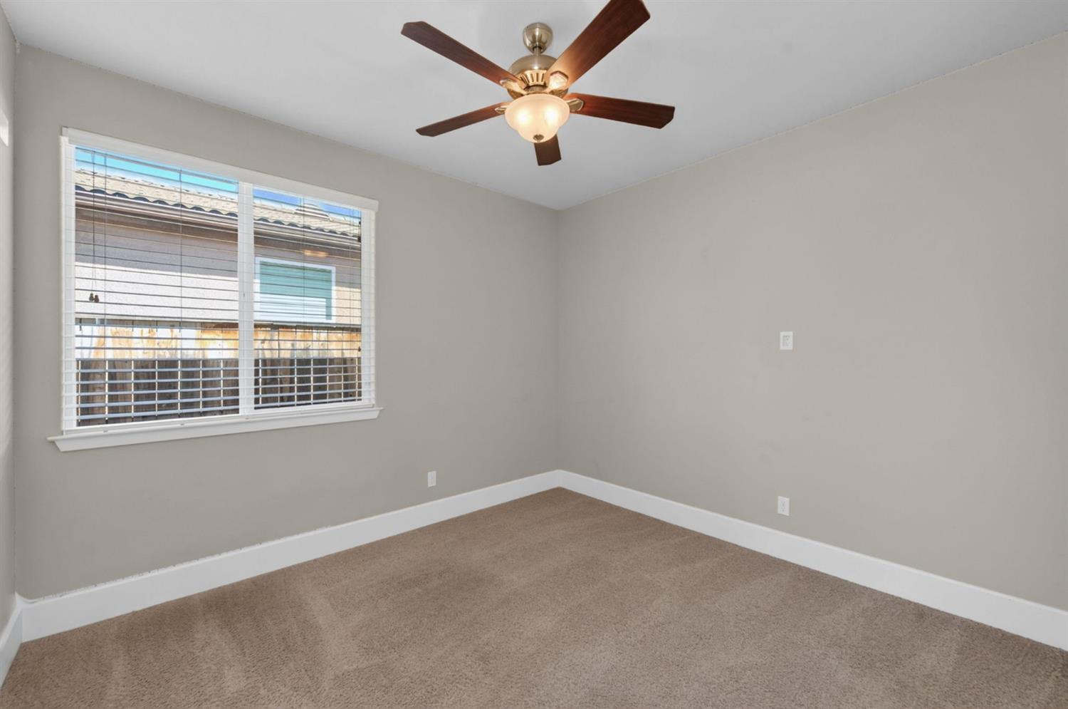 1639 N Piccadilly Ln, Clovis, CA 93619