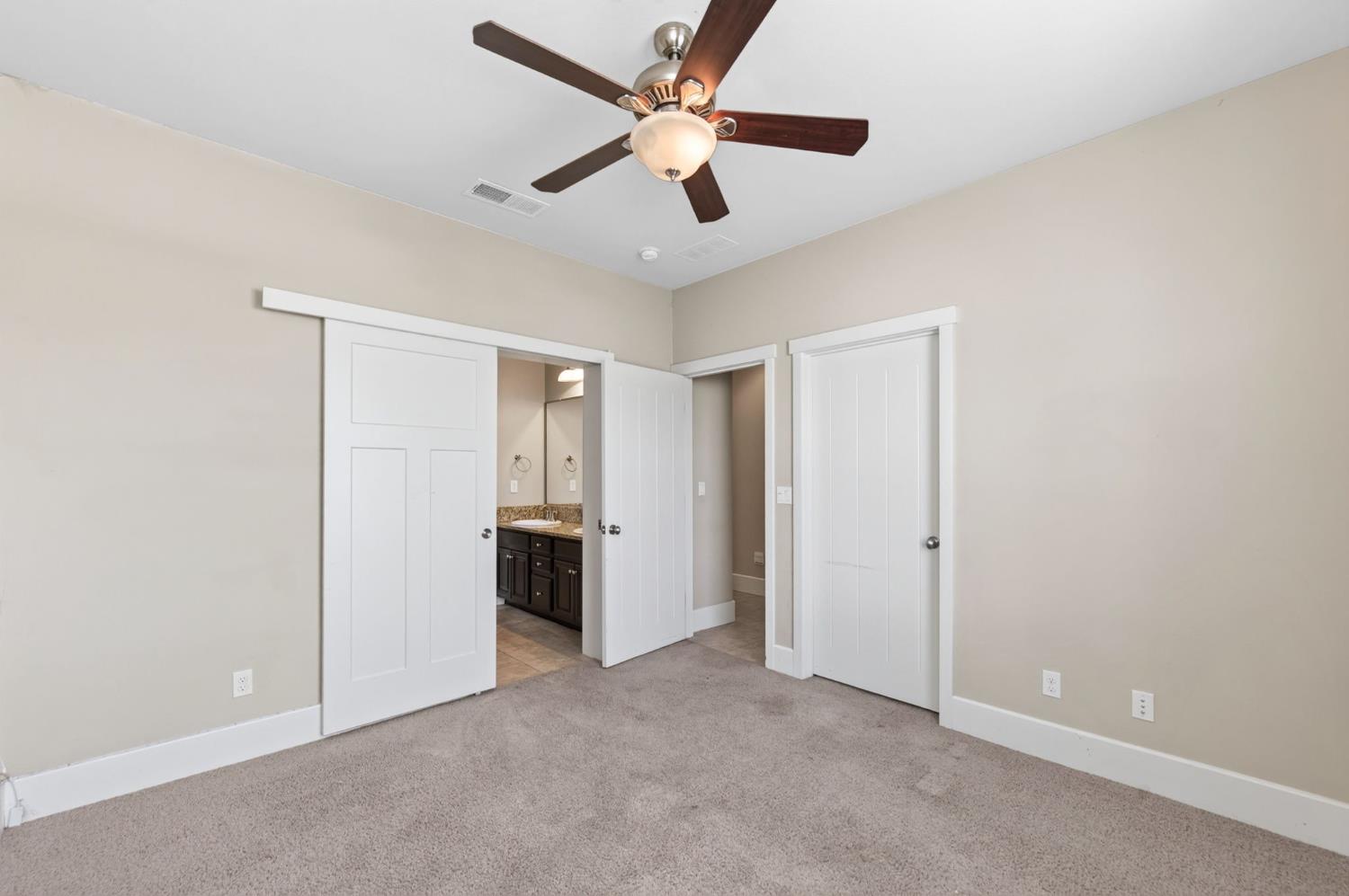 1639 N Piccadilly Ln, Clovis, CA 93619