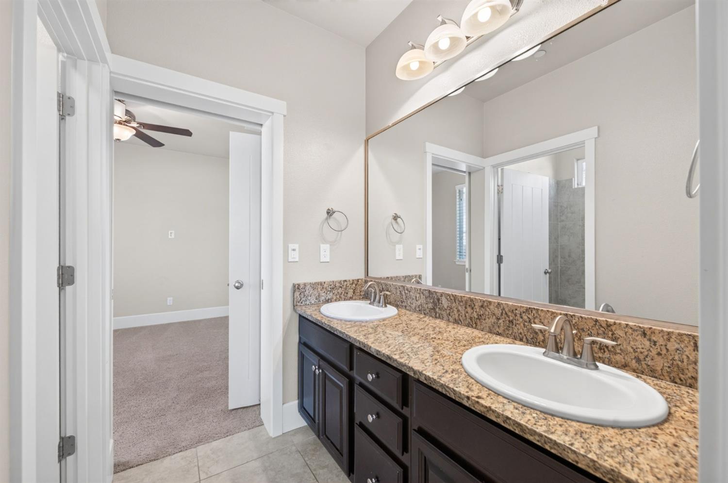 1639 N Piccadilly Ln, Clovis, CA 93619