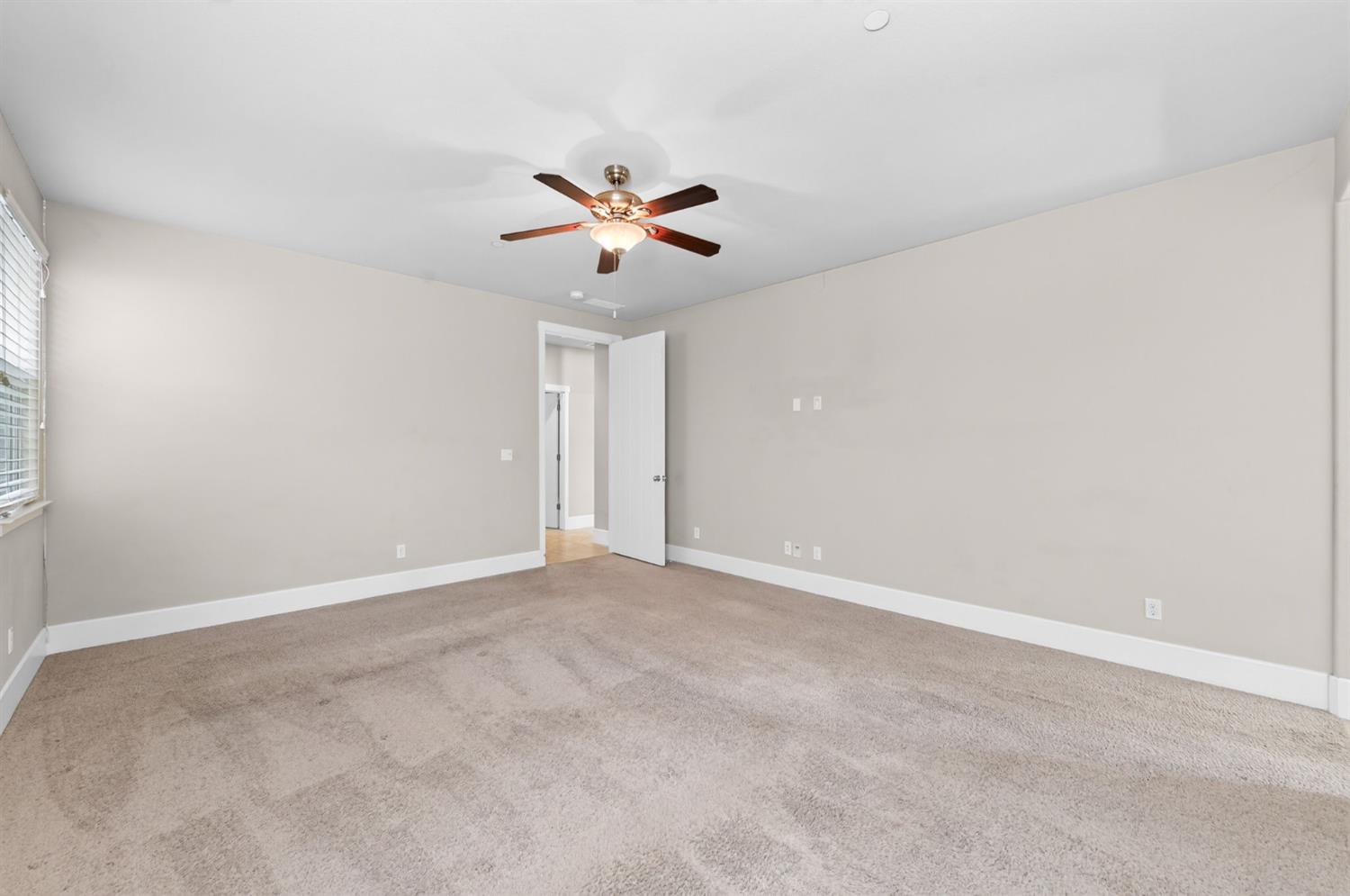 1639 N Piccadilly Ln, Clovis, CA 93619