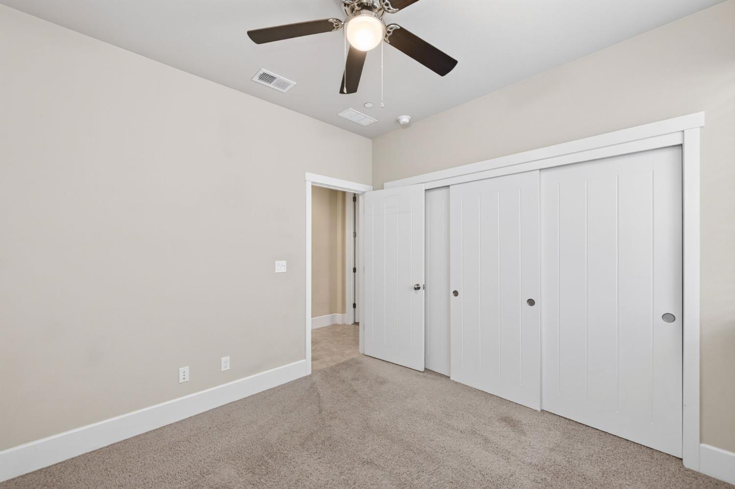 1639 N Piccadilly Ln, Clovis, CA 93619