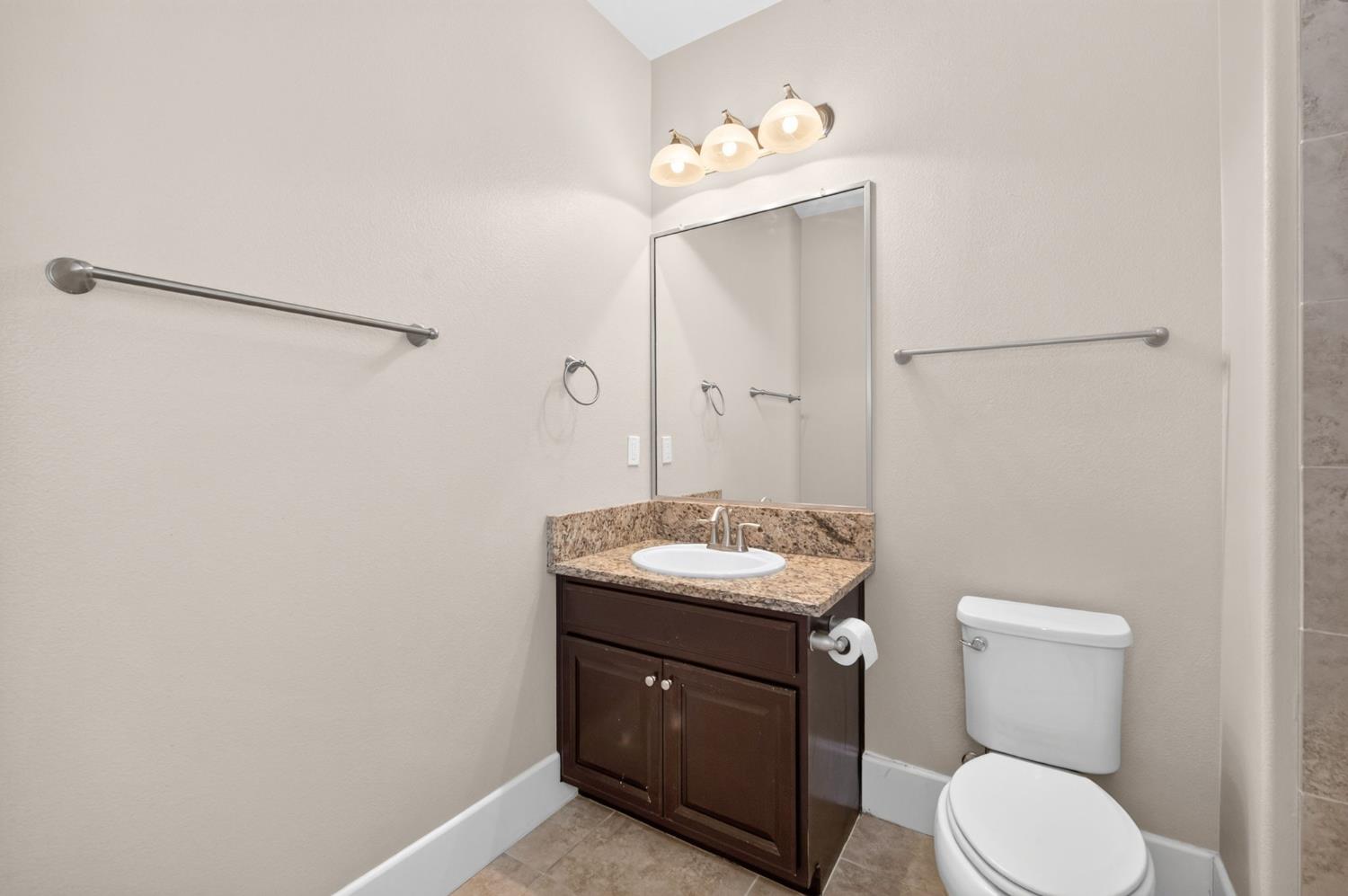 1639 N Piccadilly Ln, Clovis, CA 93619