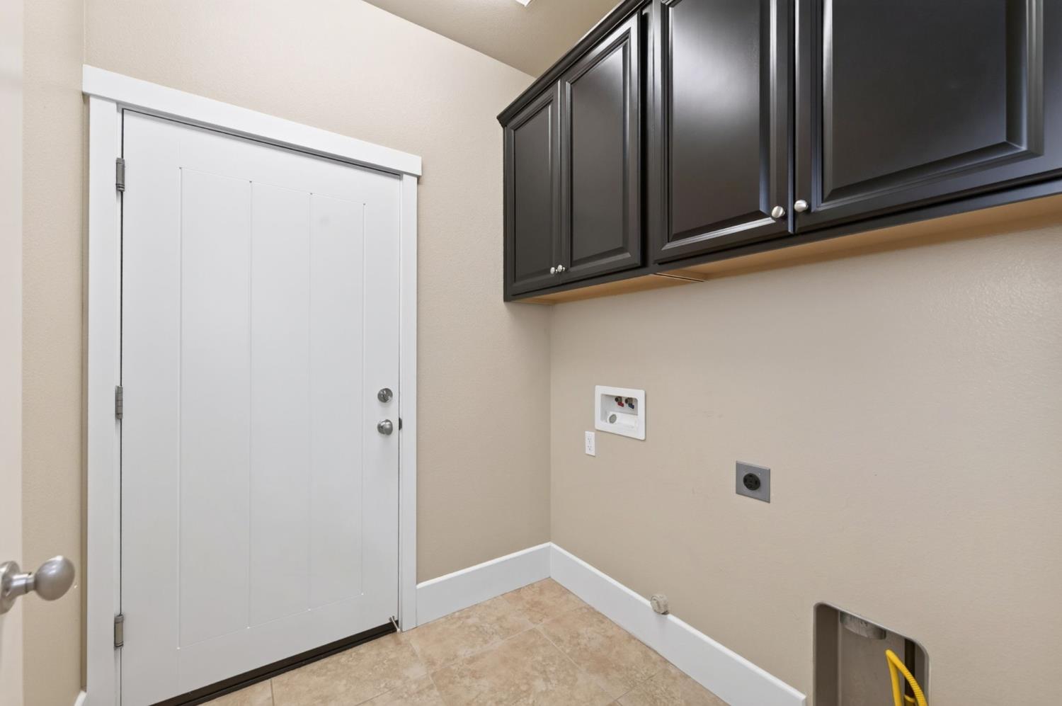 1639 N Piccadilly Ln, Clovis, CA 93619