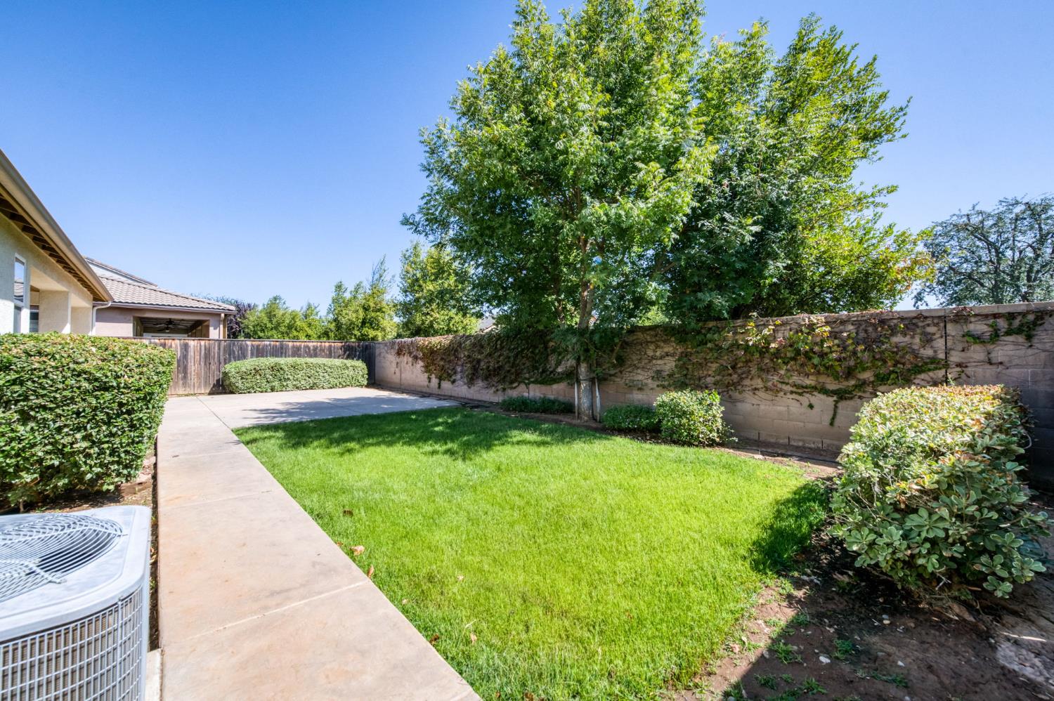 1639 N Piccadilly Ln, Clovis, CA 93619