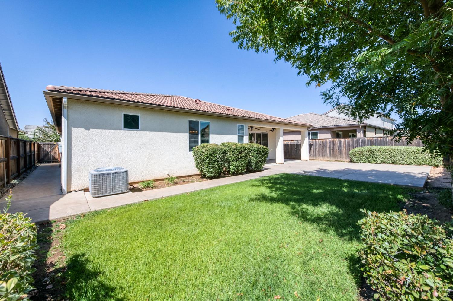 1639 N Piccadilly Ln, Clovis, CA 93619