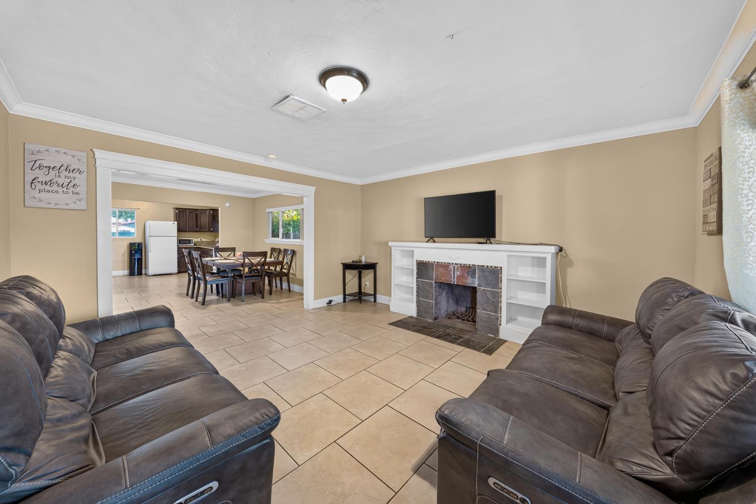 4531 E Illinois Ave, Fresno, CA 93702