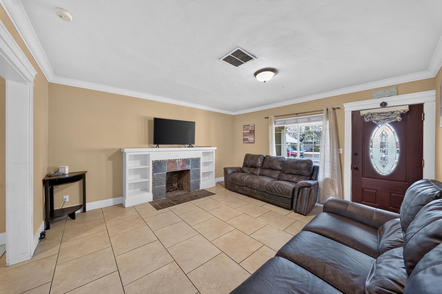 4531 E Illinois Ave, Fresno, CA 93702