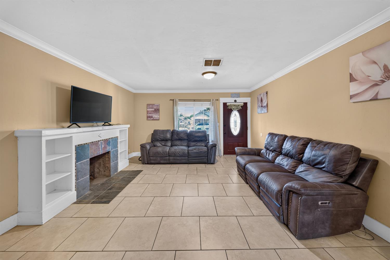 4531 E Illinois Ave, Fresno, CA 93702