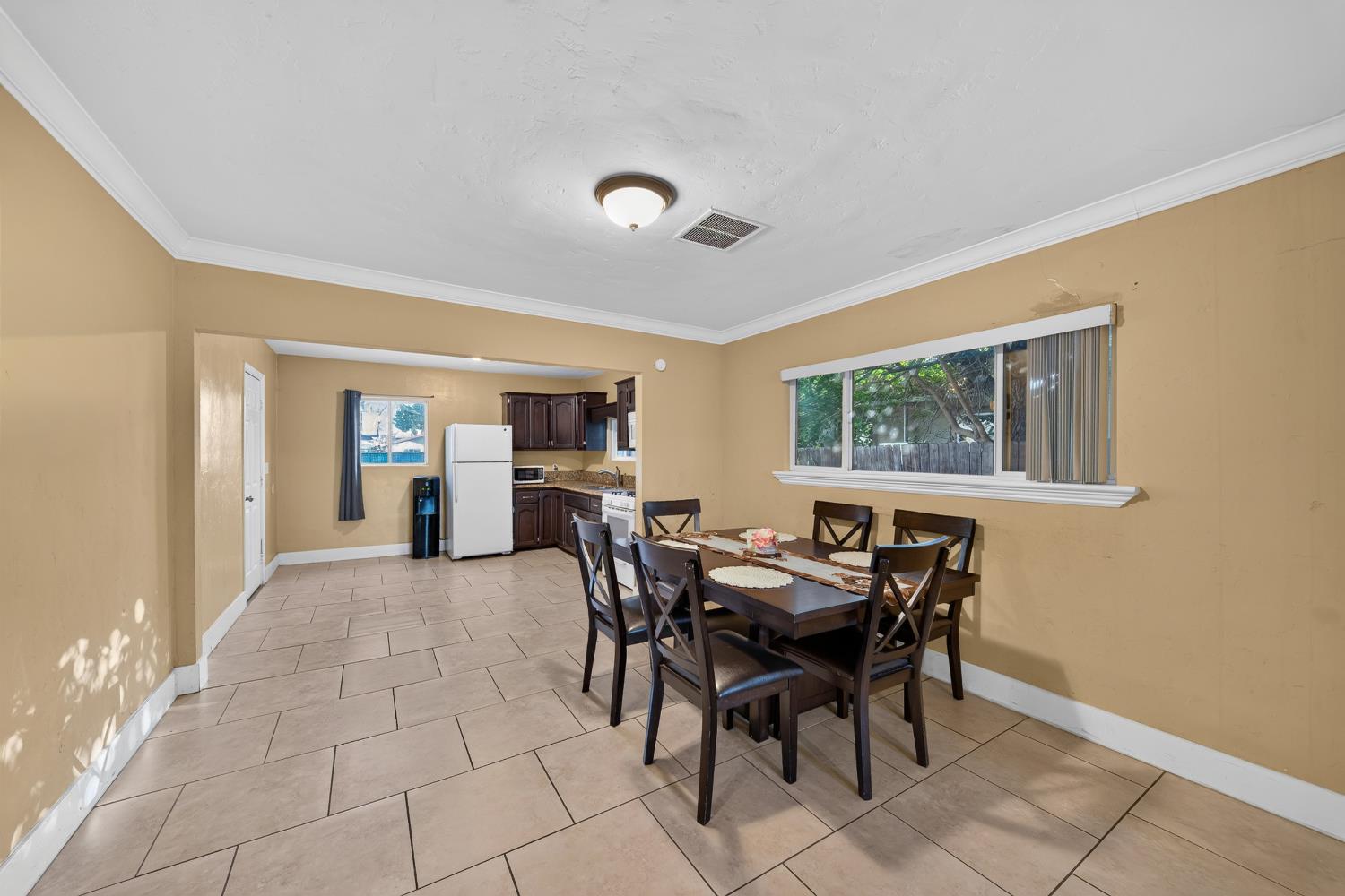 4531 E Illinois Ave, Fresno, CA 93702