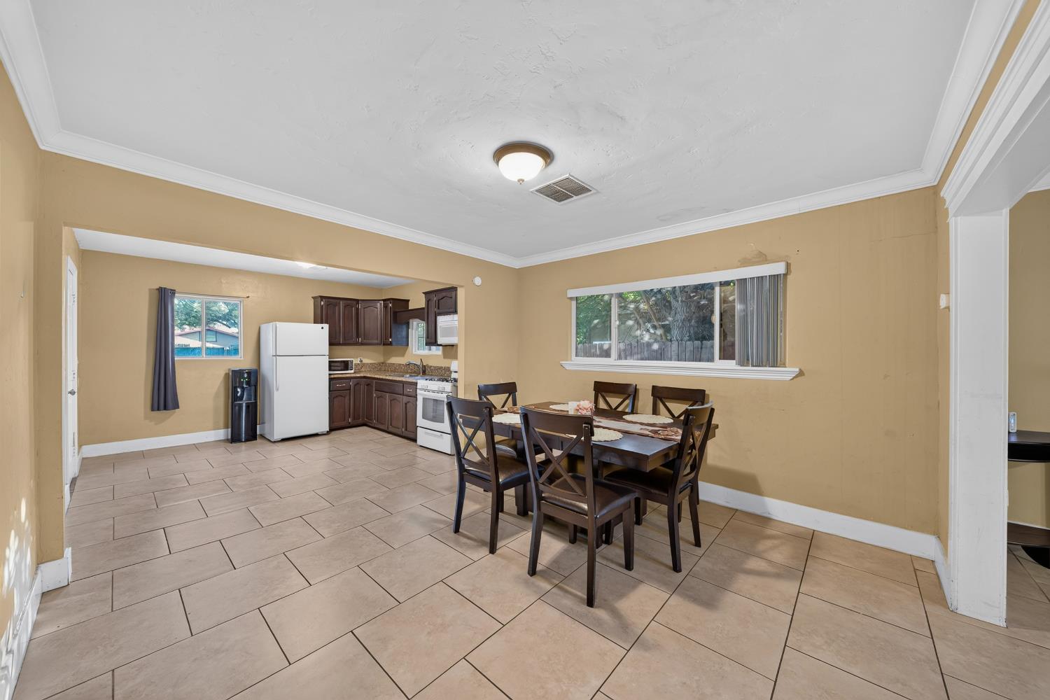 4531 E Illinois Ave, Fresno, CA 93702