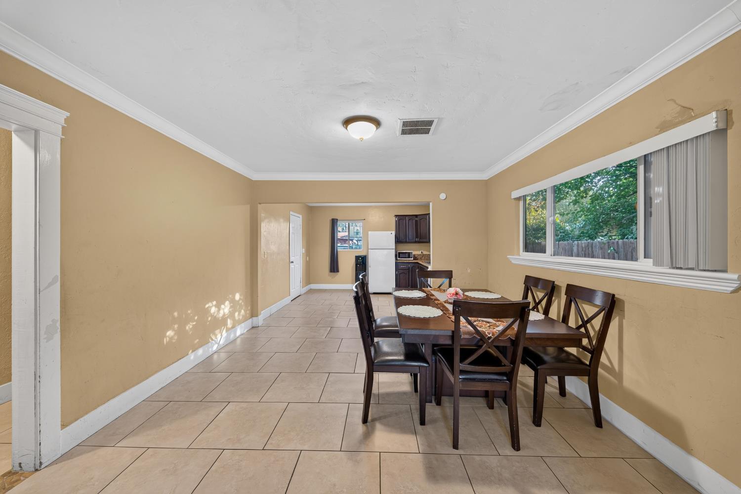 4531 E Illinois Ave, Fresno, CA 93702