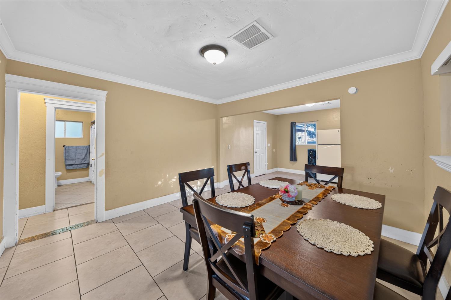 4531 E Illinois Ave, Fresno, CA 93702