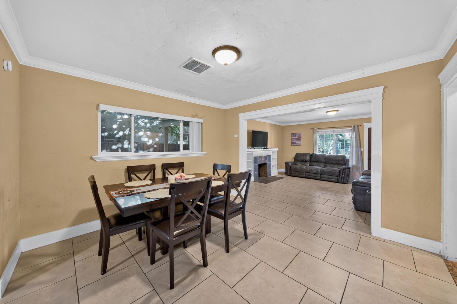 4531 E Illinois Ave, Fresno, CA 93702