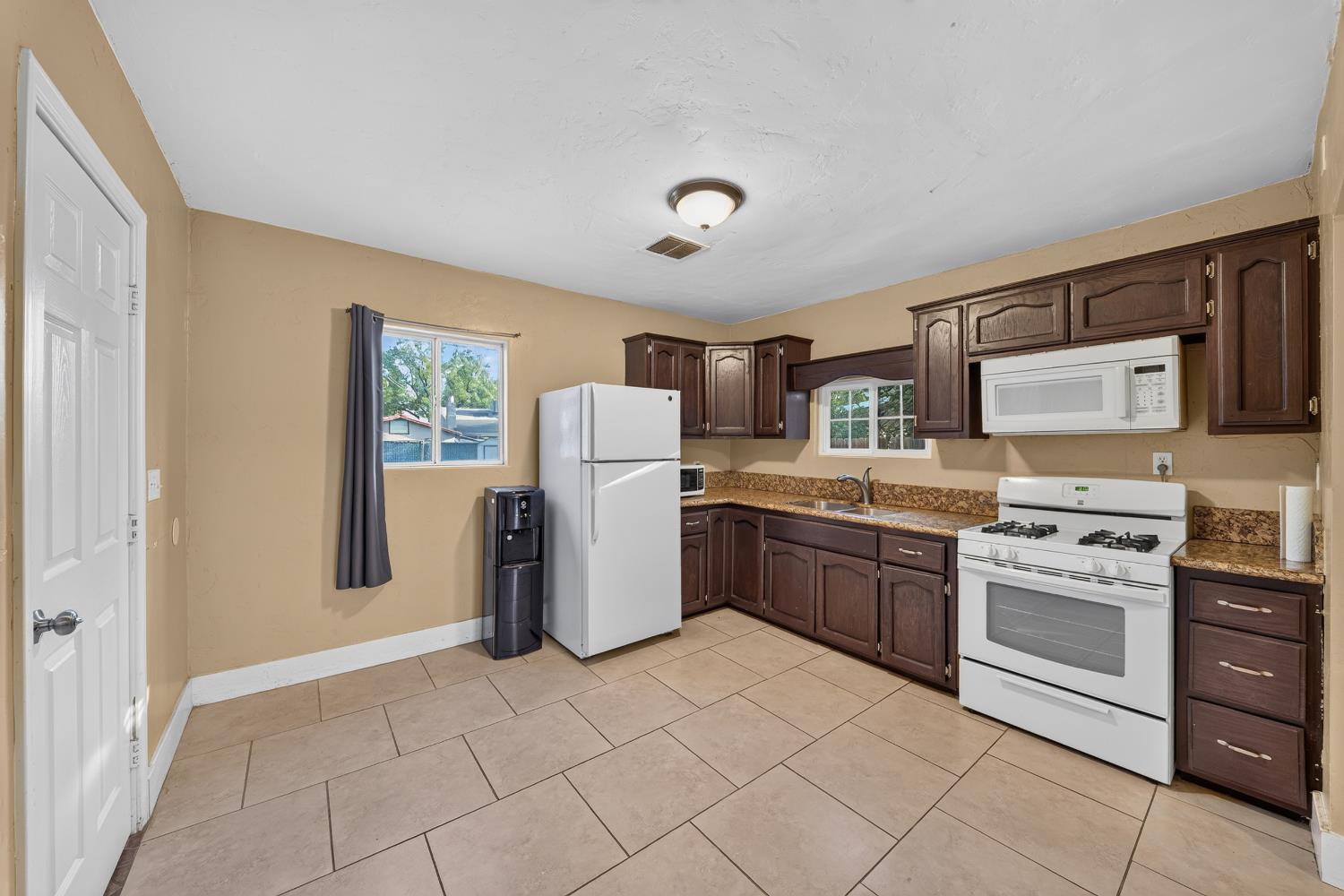 4531 E Illinois Ave, Fresno, CA 93702