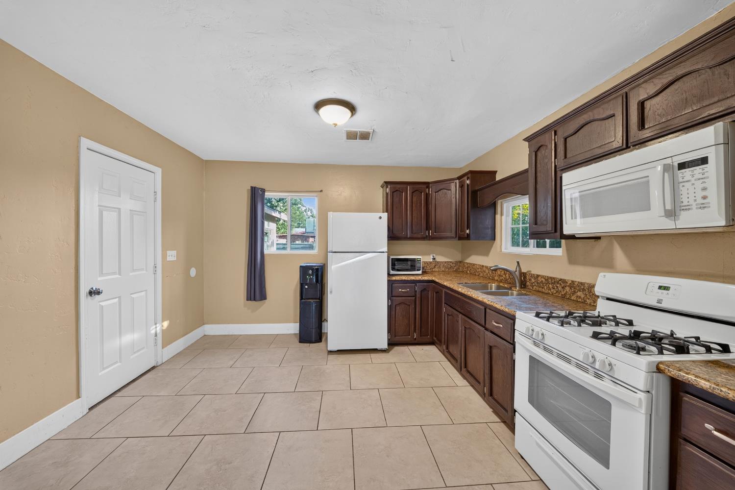 4531 E Illinois Ave, Fresno, CA 93702