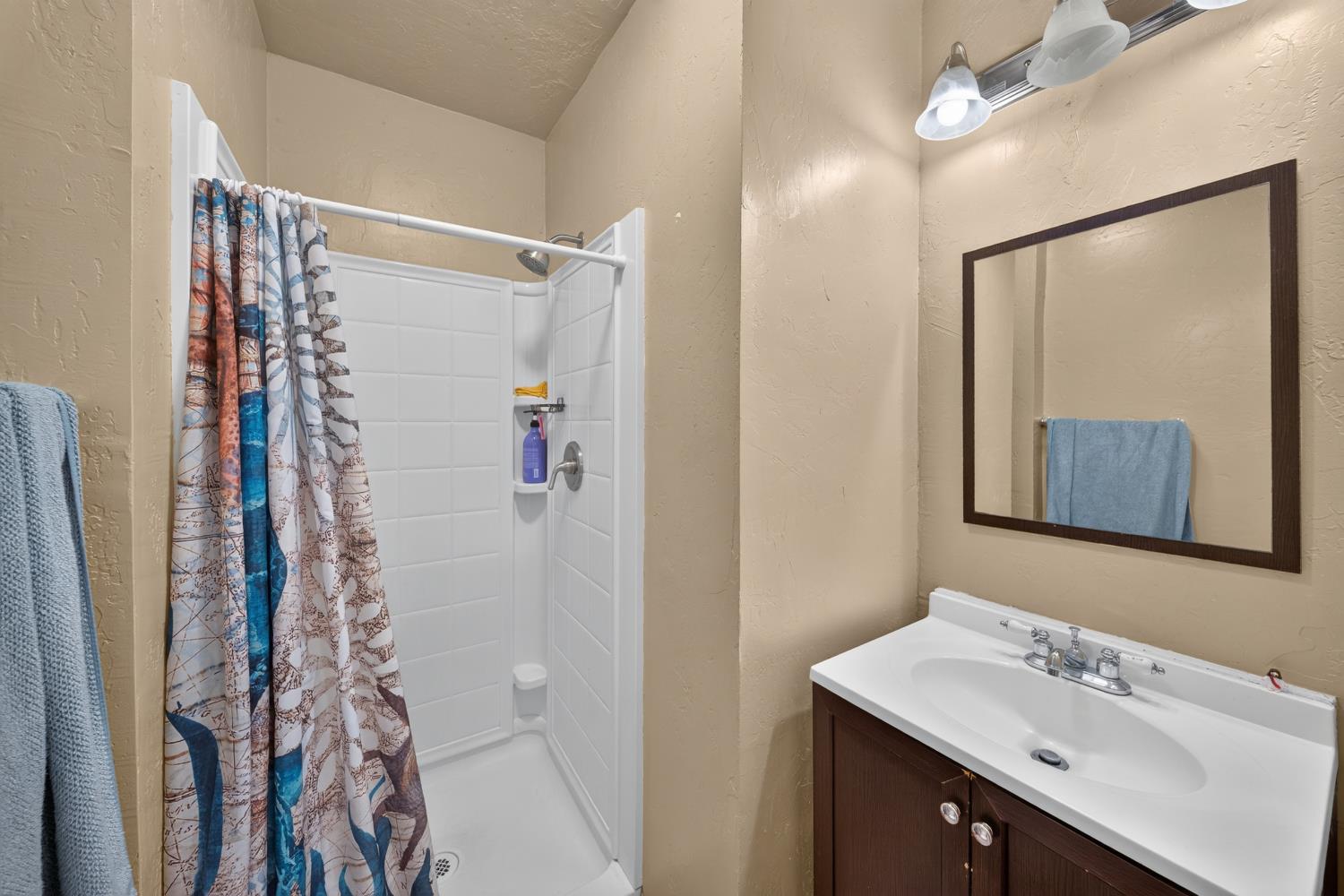 4531 E Illinois Ave, Fresno, CA 93702