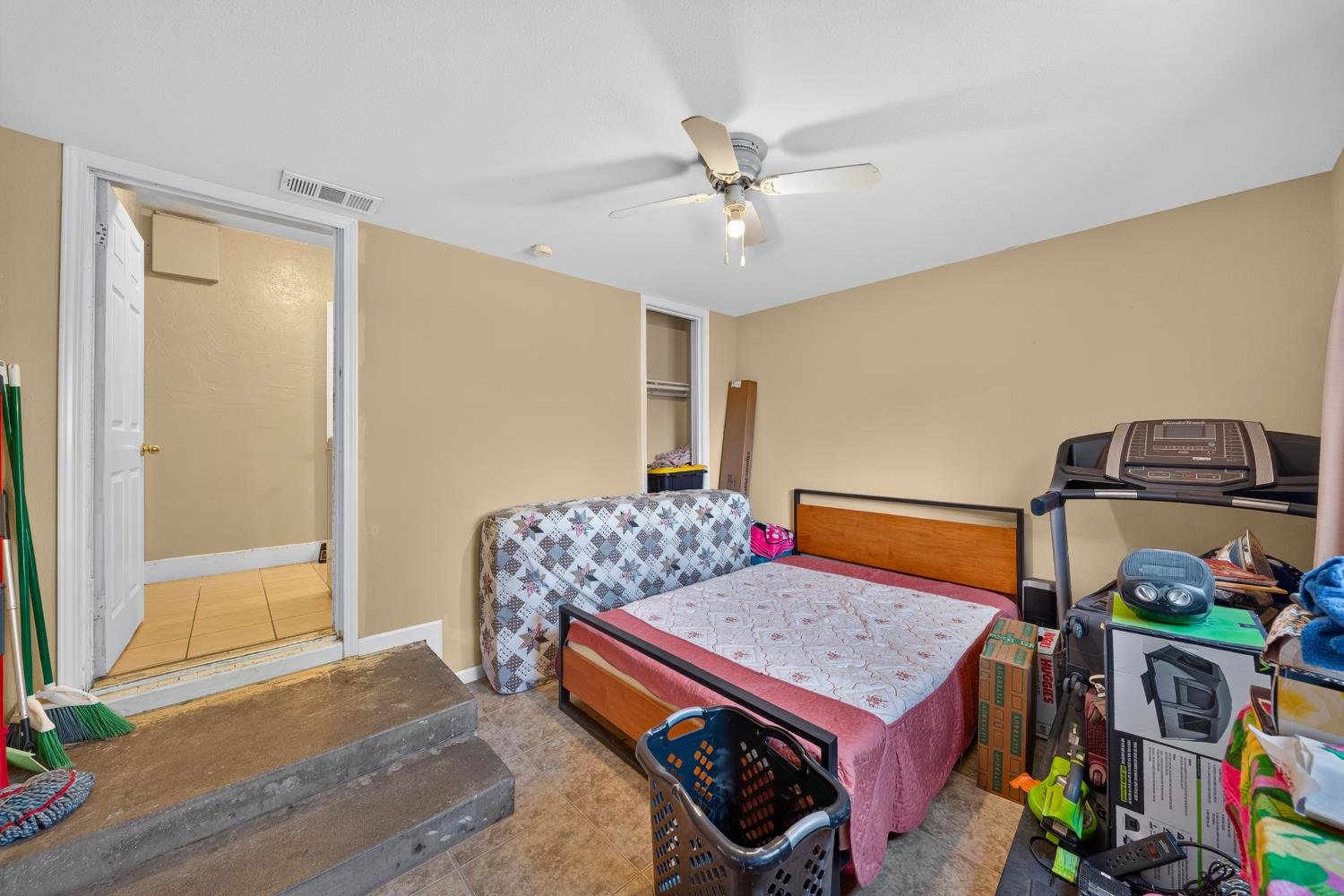 4531 E Illinois Ave, Fresno, CA 93702