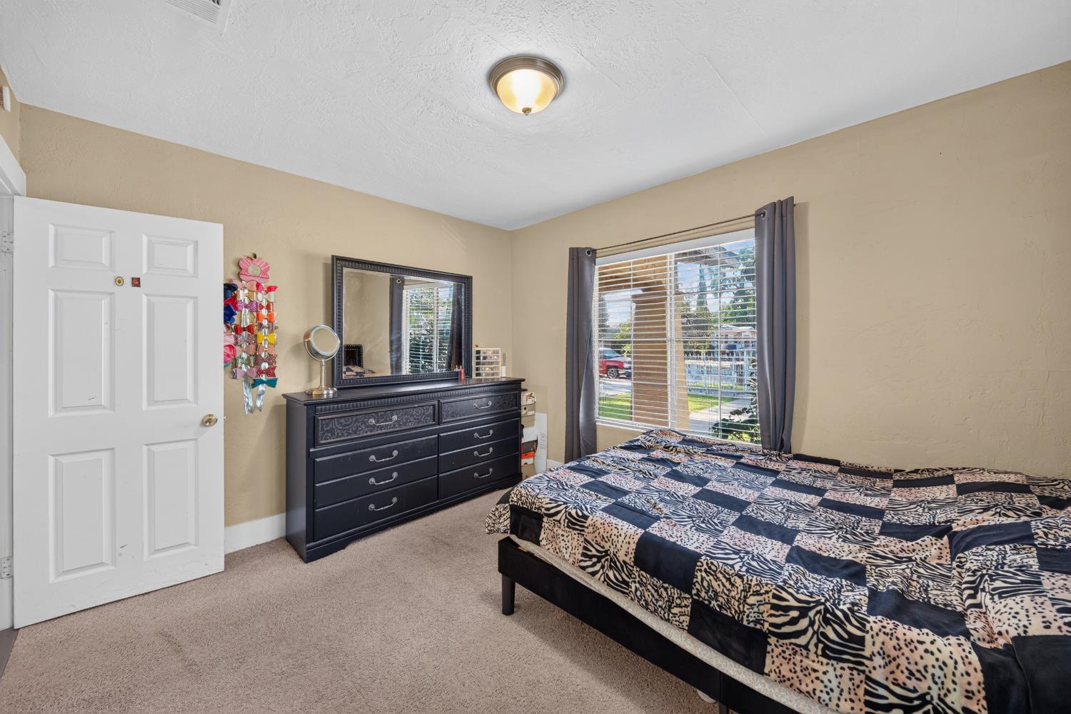 4531 E Illinois Ave, Fresno, CA 93702