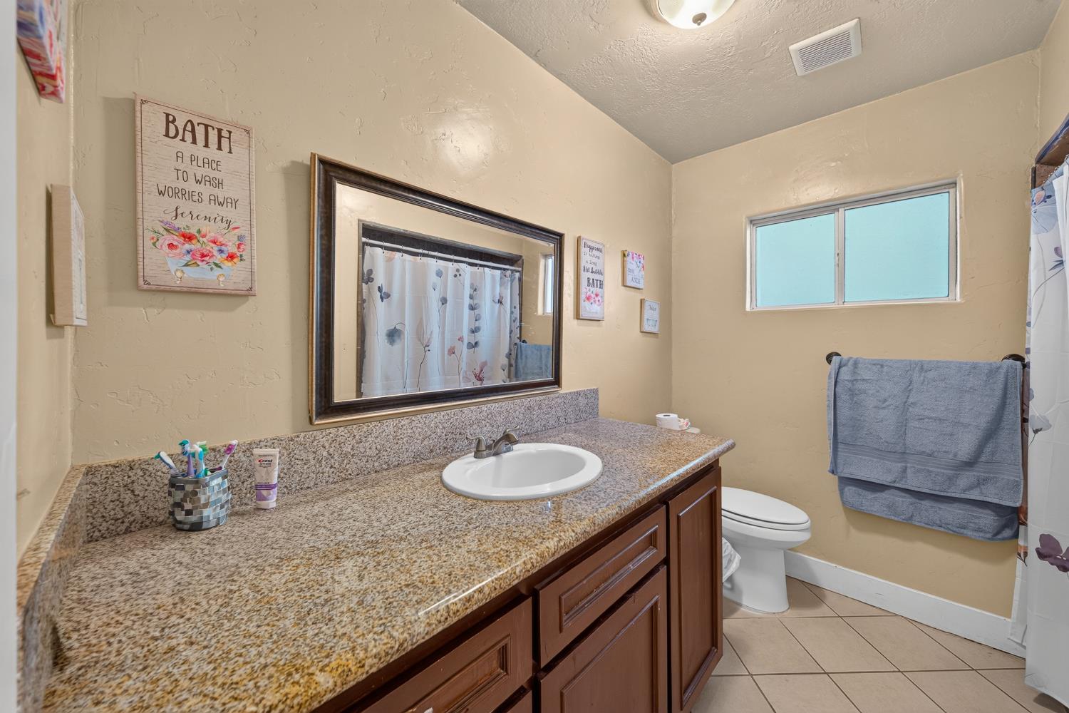 4531 E Illinois Ave, Fresno, CA 93702
