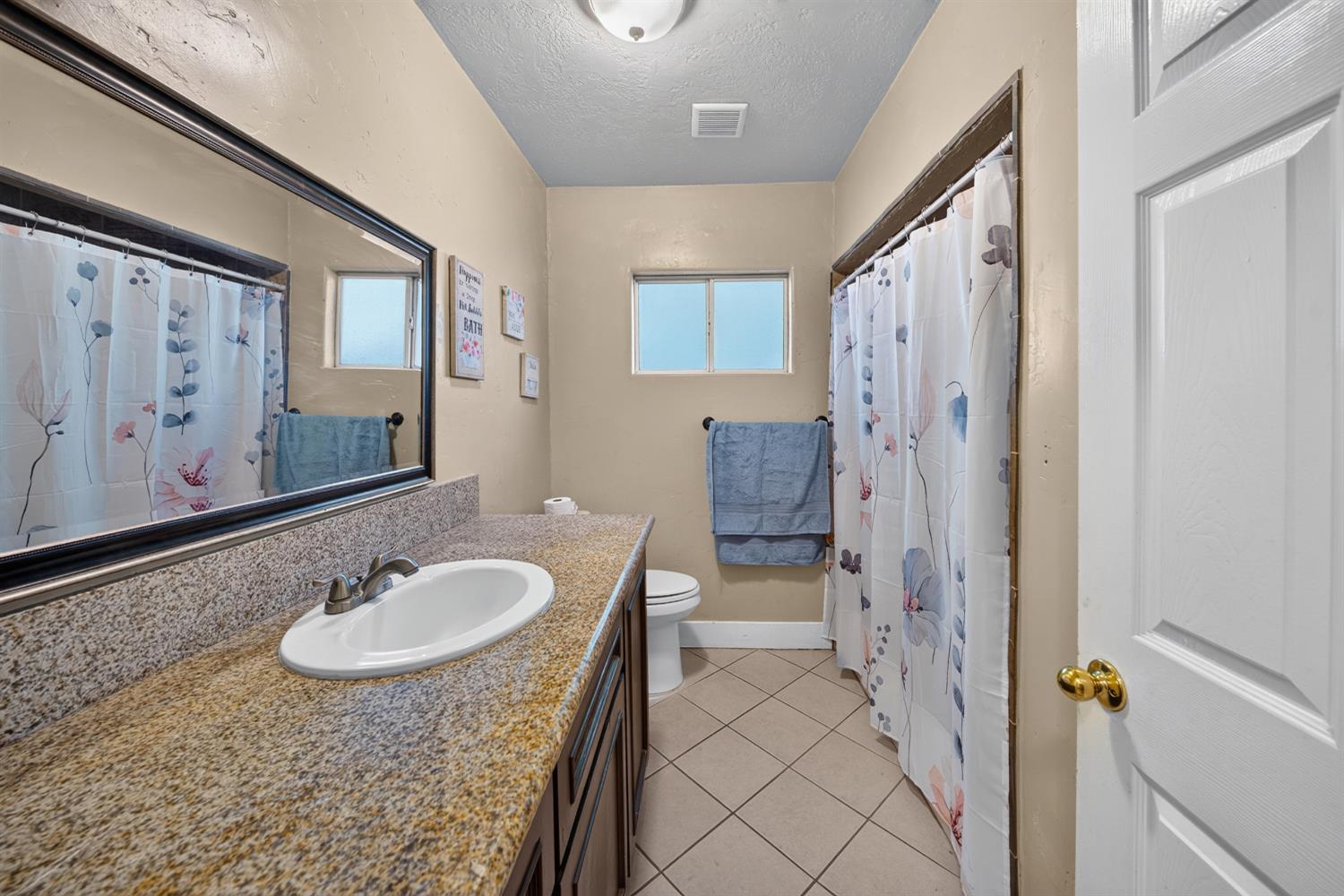 4531 E Illinois Ave, Fresno, CA 93702