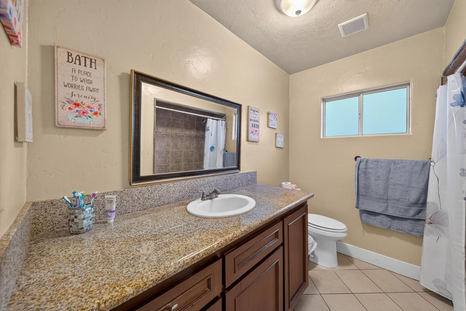 4531 E Illinois Ave, Fresno, CA 93702