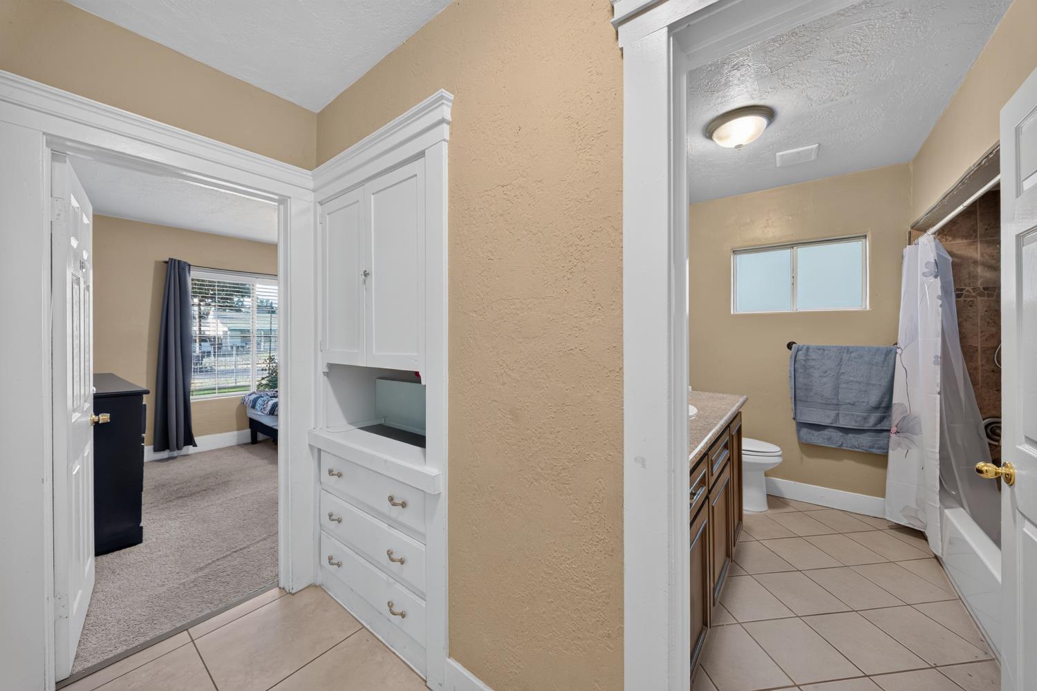 4531 E Illinois Ave, Fresno, CA 93702
