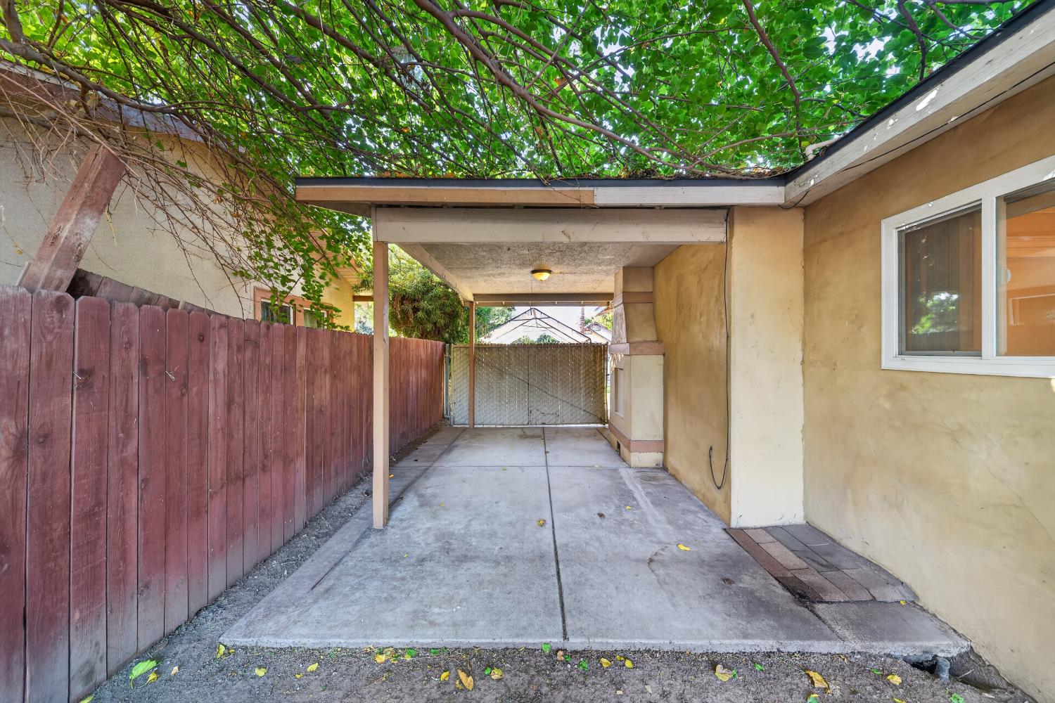 4531 E Illinois Ave, Fresno, CA 93702