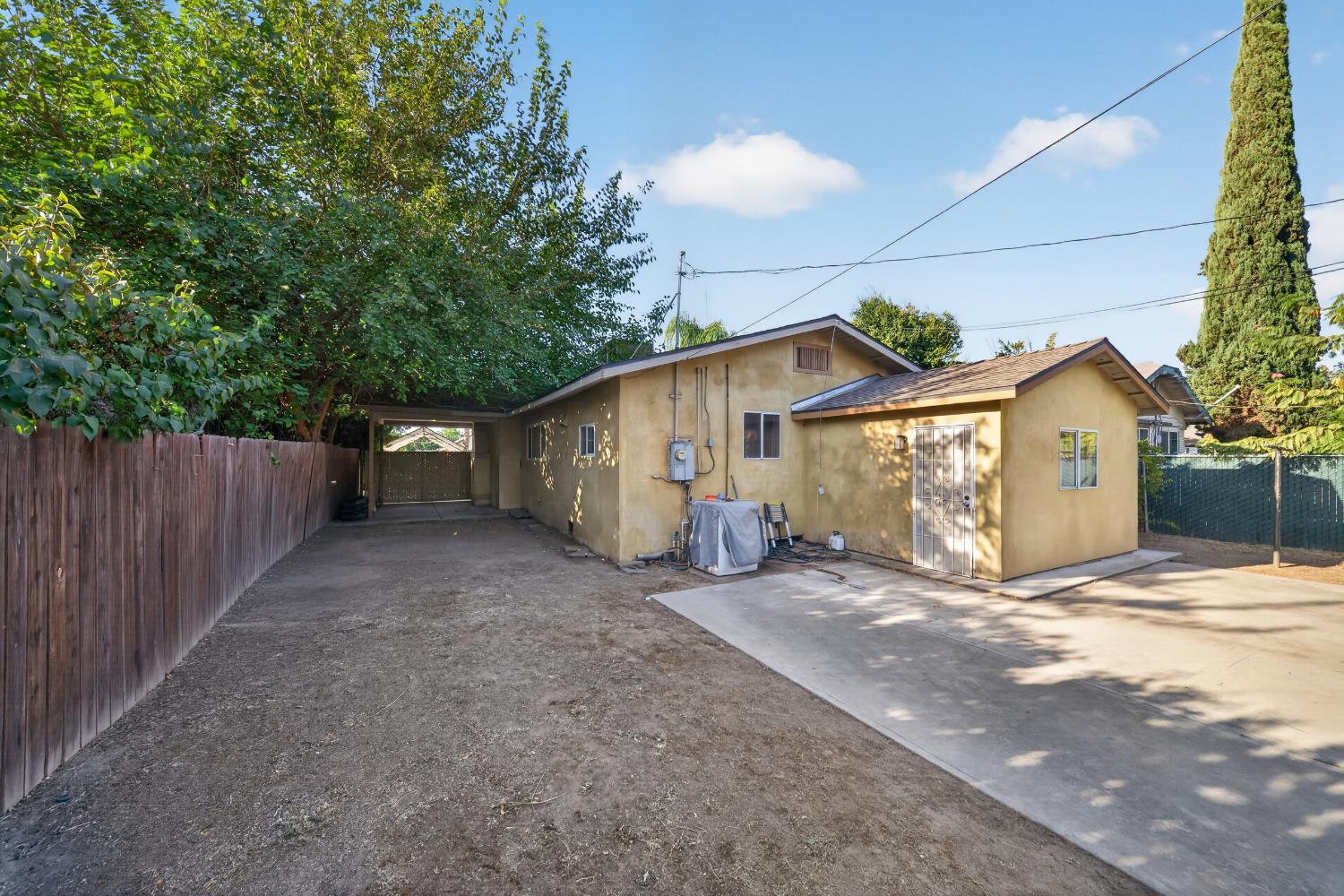 4531 E Illinois Ave, Fresno, CA 93702