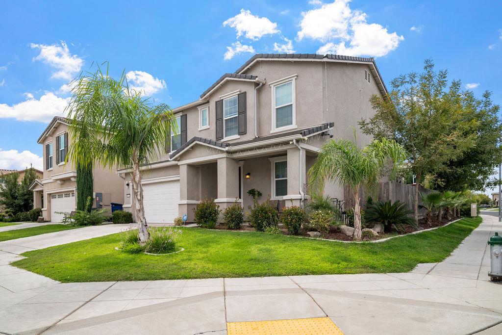 1129 S Carriage Ave S, Fresno, CA 93727