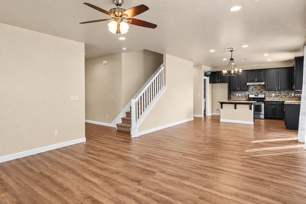 1129 S Carriage Ave S, Fresno, CA 93727