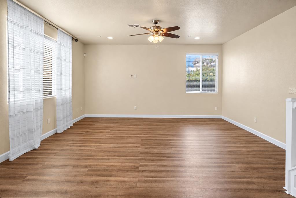 1129 S Carriage Ave S, Fresno, CA 93727