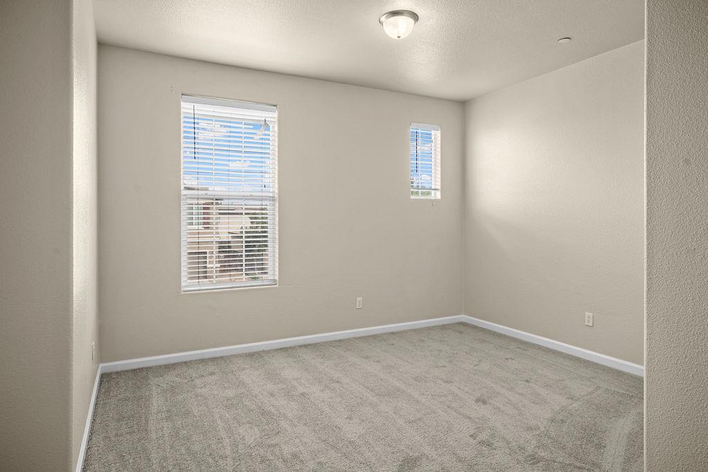 1129 S Carriage Ave S, Fresno, CA 93727