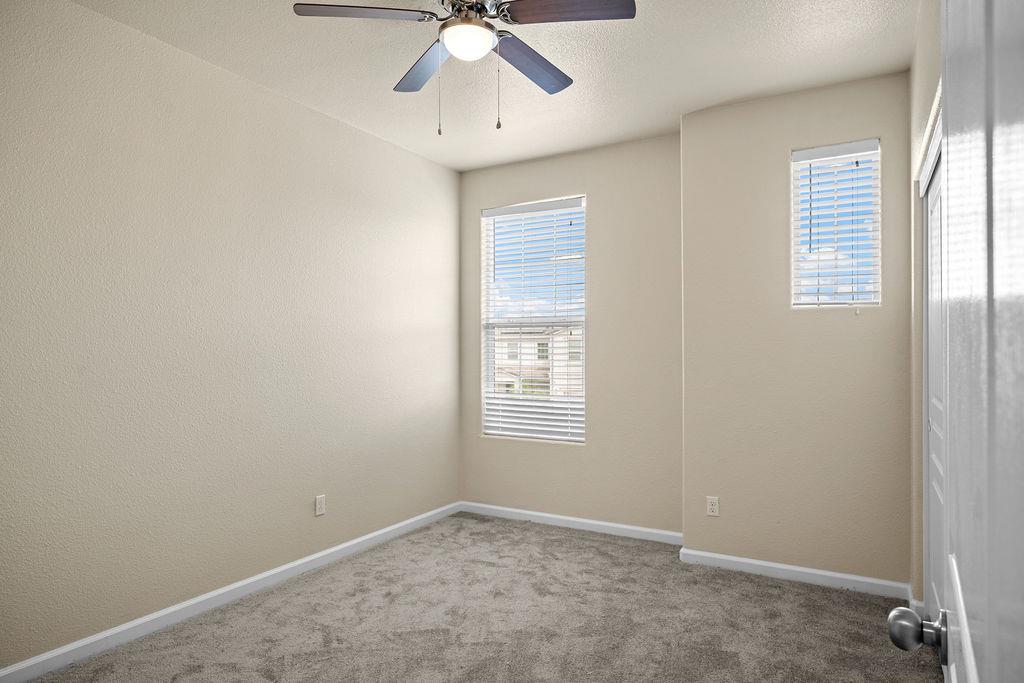 1129 S Carriage Ave S, Fresno, CA 93727