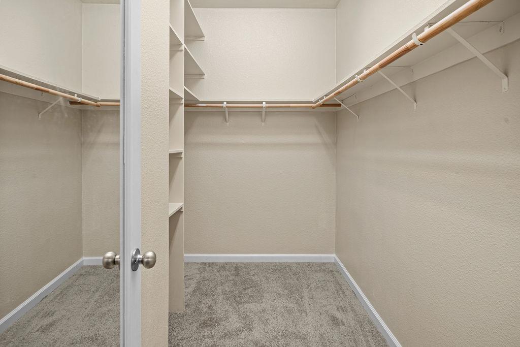 1129 S Carriage Ave S, Fresno, CA 93727