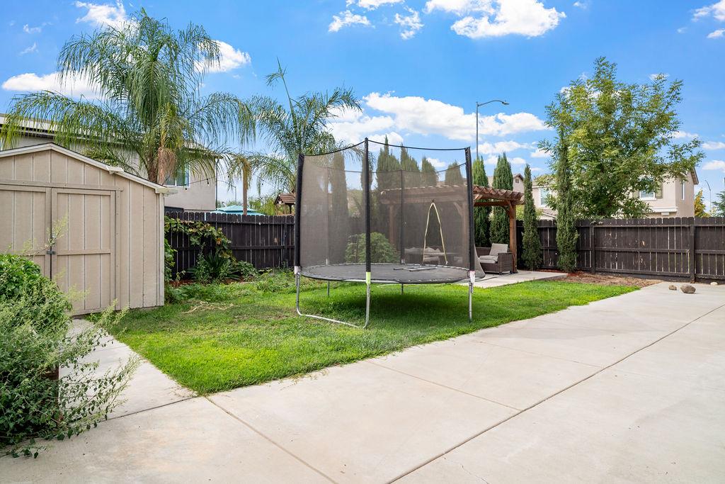 1129 S Carriage Ave S, Fresno, CA 93727