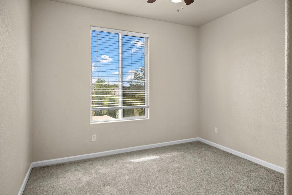 1129 S Carriage Ave S, Fresno, CA 93727