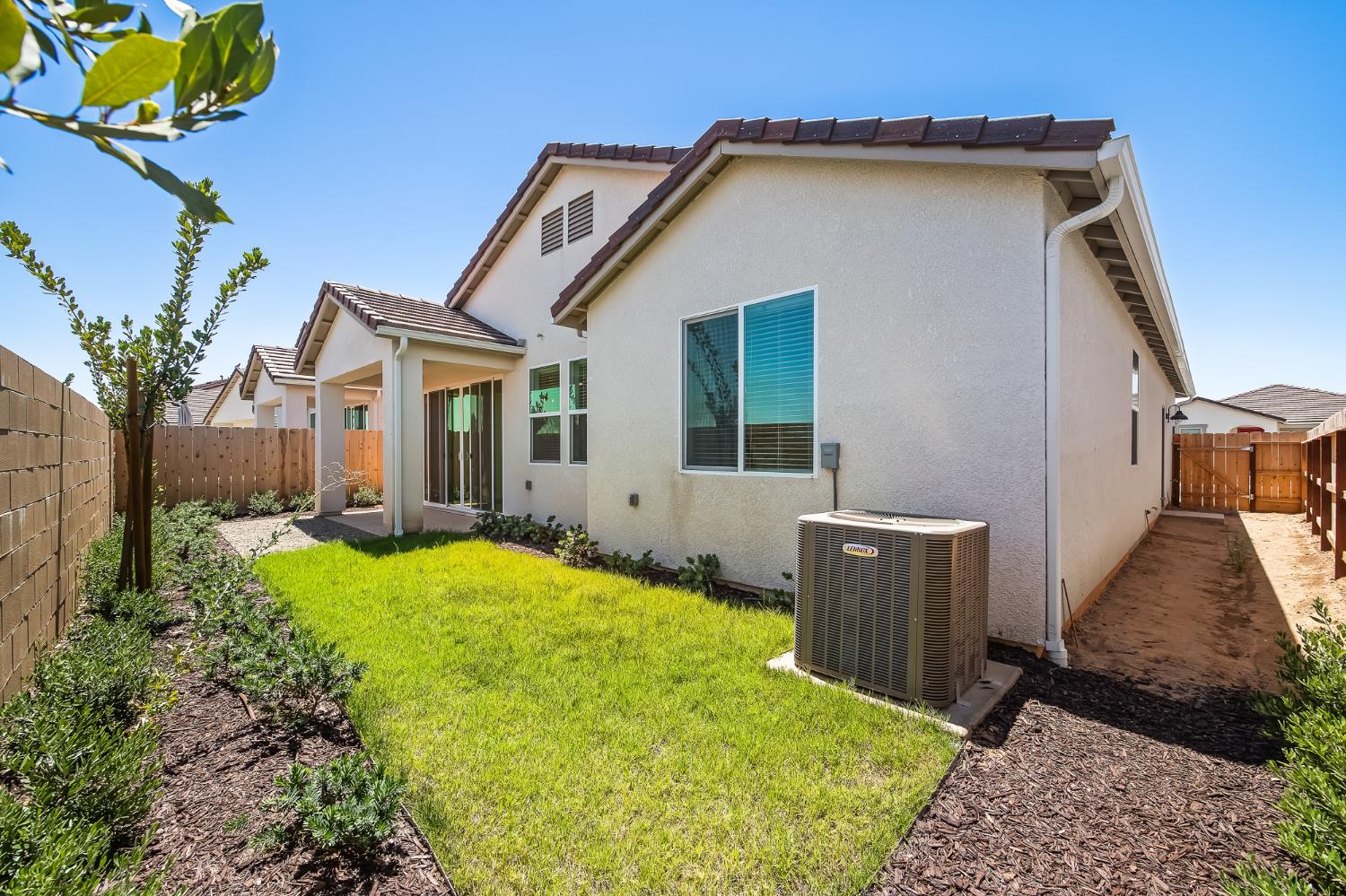 4182 N Tisha Ave, Fresno, CA 93723