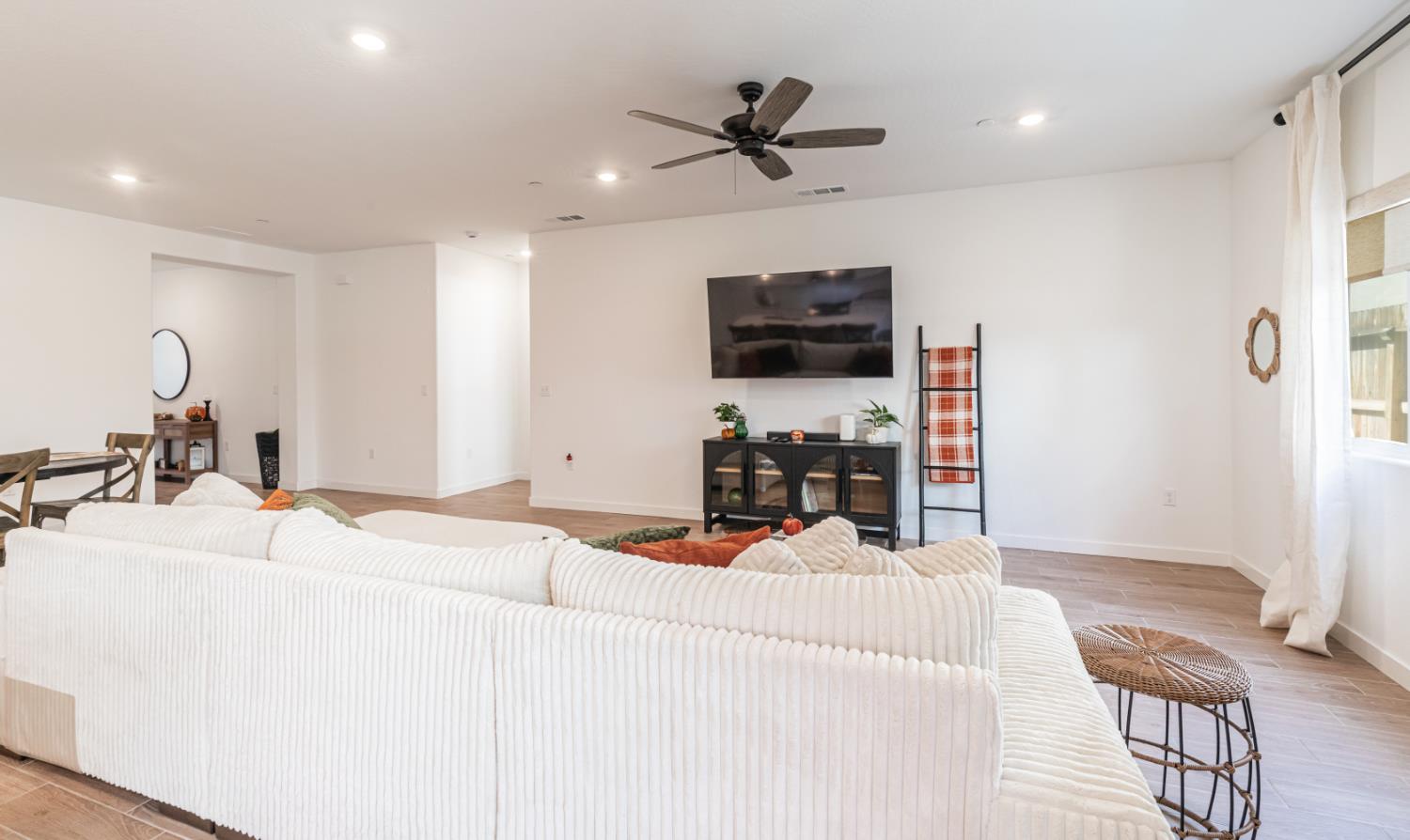 5869 E Alexander, Fresno, CA 93727